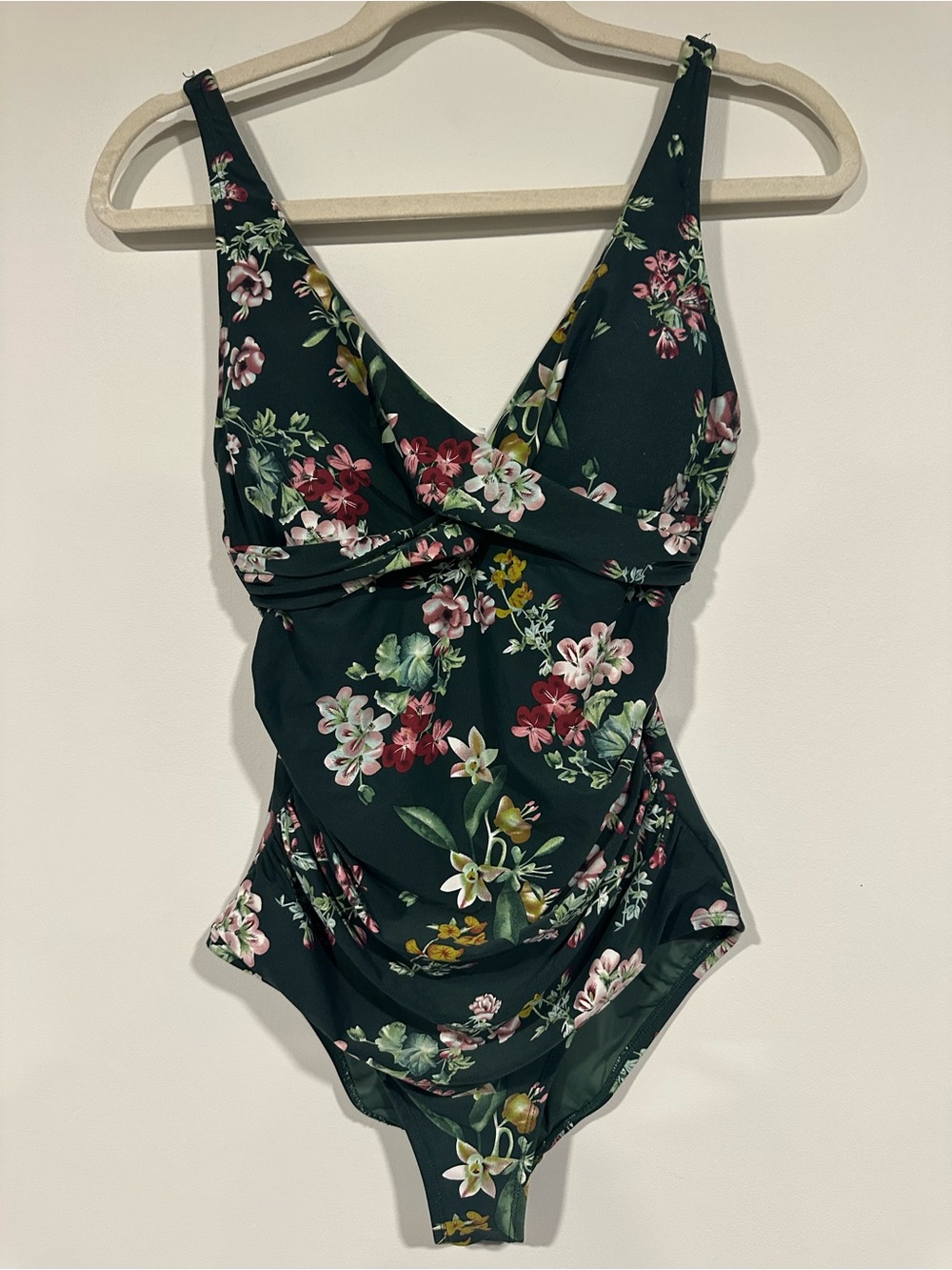 NIPTUCK SWIM Multi Fit Cup One Piece Swimsuit Womens 6 Green